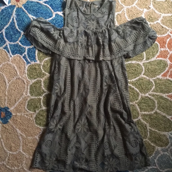 Francesca's Collections Dresses & Skirts - Francesca’s off the shoulder green lace dress